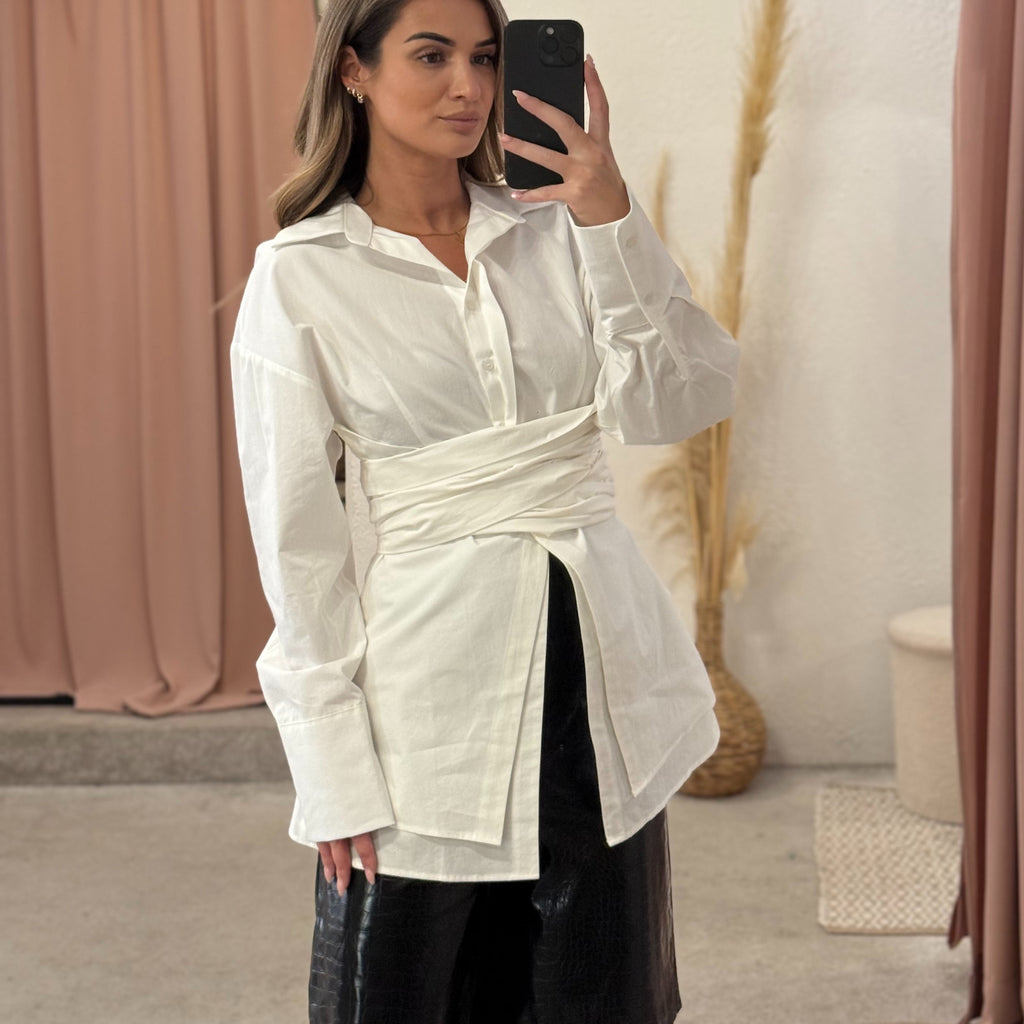 Košulja sa efektnim pojasom Košulja sa efektnim pojasom