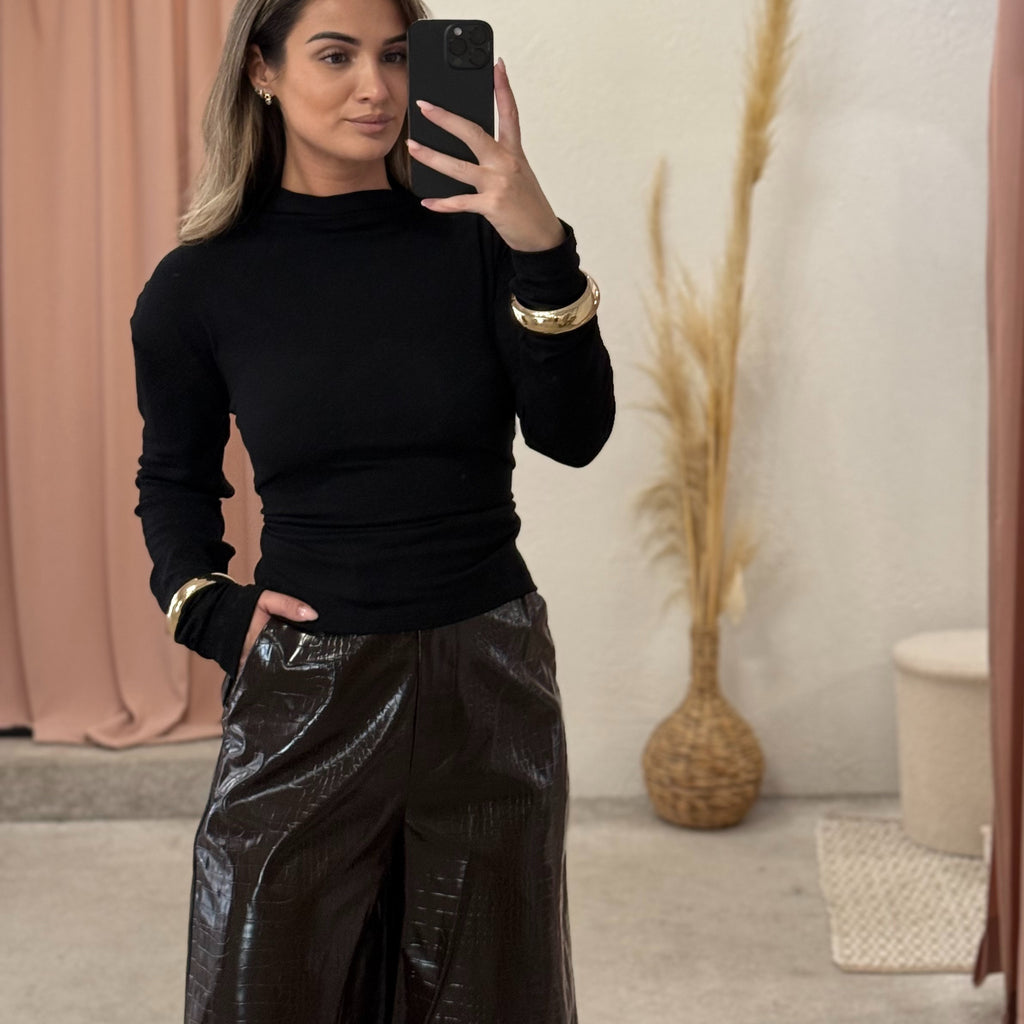 Bermude s kroko teksturom Bermude s kroko teksturom