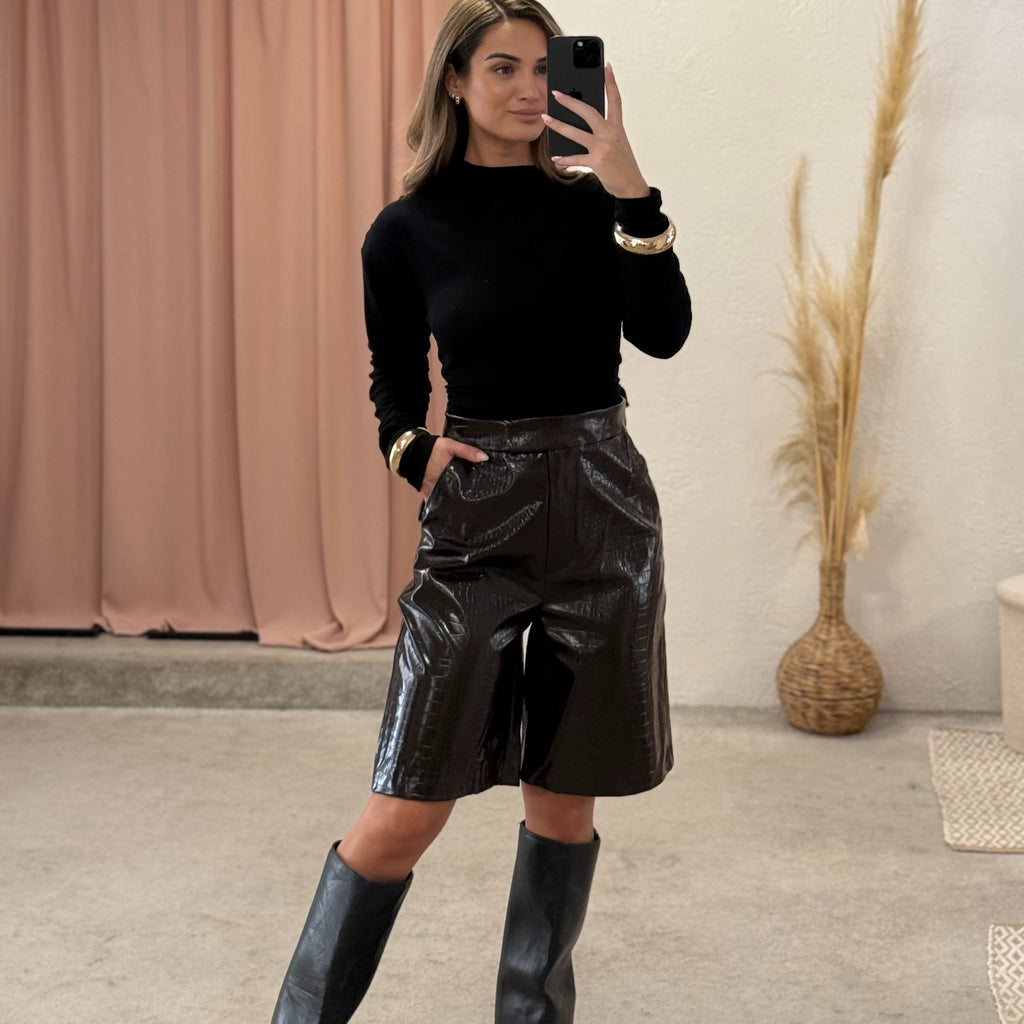 Bermude s kroko teksturom Bermude s kroko teksturom