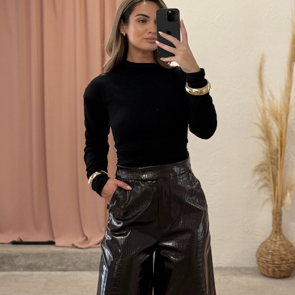 Bermude s kroko teksturom Bermude s kroko teksturom