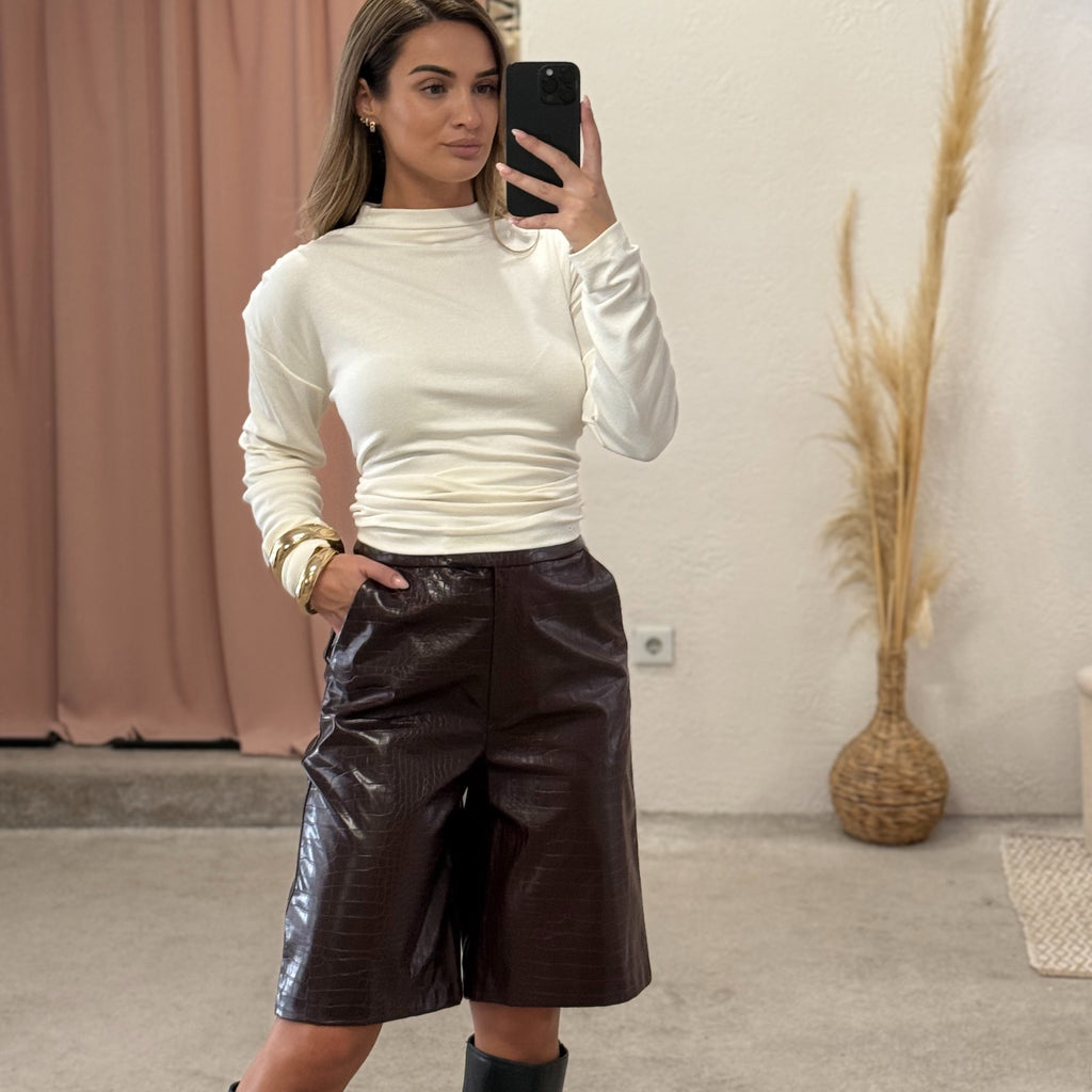 Bermude s kroko teksturom Bermude s kroko teksturom