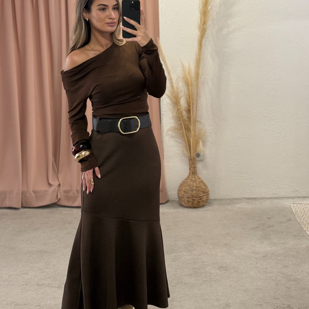 Suknja sa volanom i pojasom Suknja sa volanom i pojasom