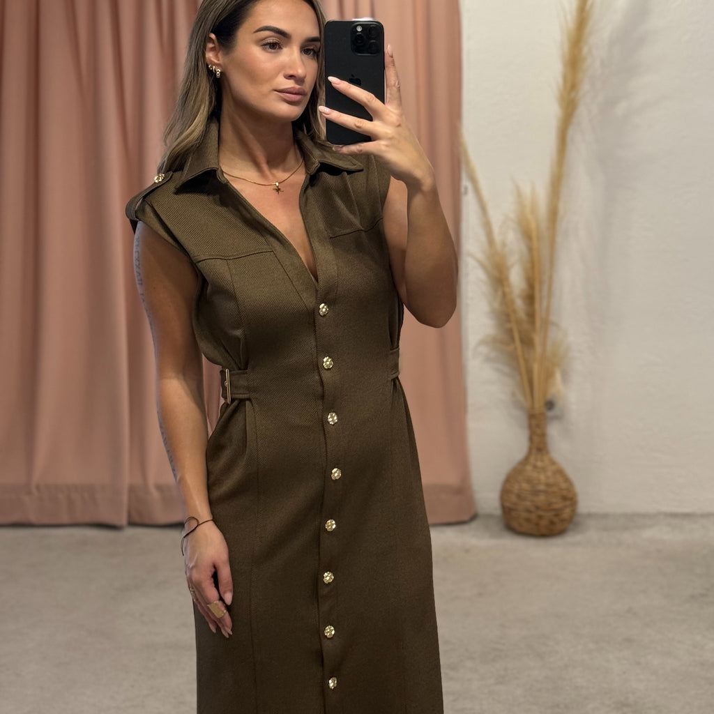 Haljina sa zlatnim dugmićima Haljina sa zlatnim dugmićima