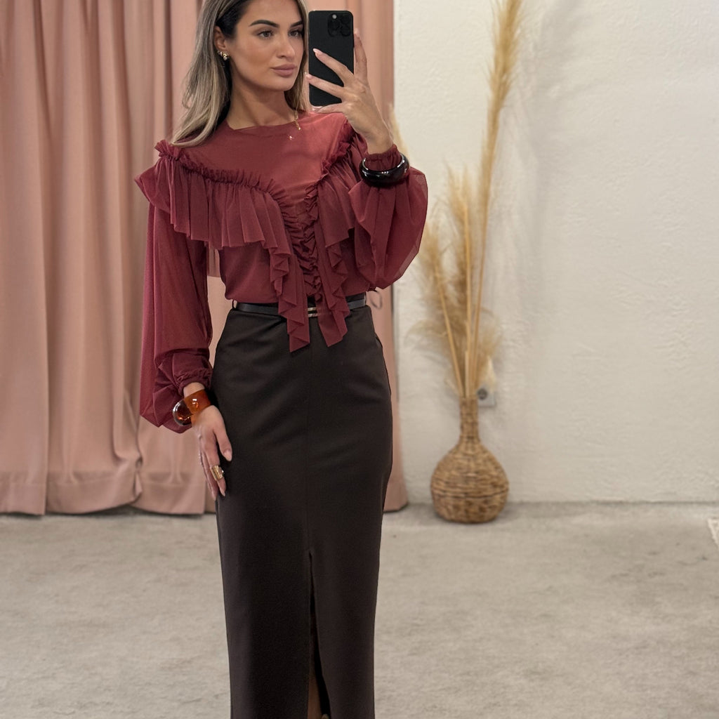 Uska suknja sa prorezom Uska suknja sa prorezom