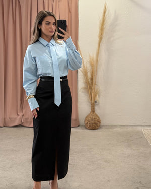 Uska suknja sa prorezom Uska suknja sa prorezom