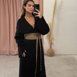 Dugi džemper sa sitnom bobičastom teksturom