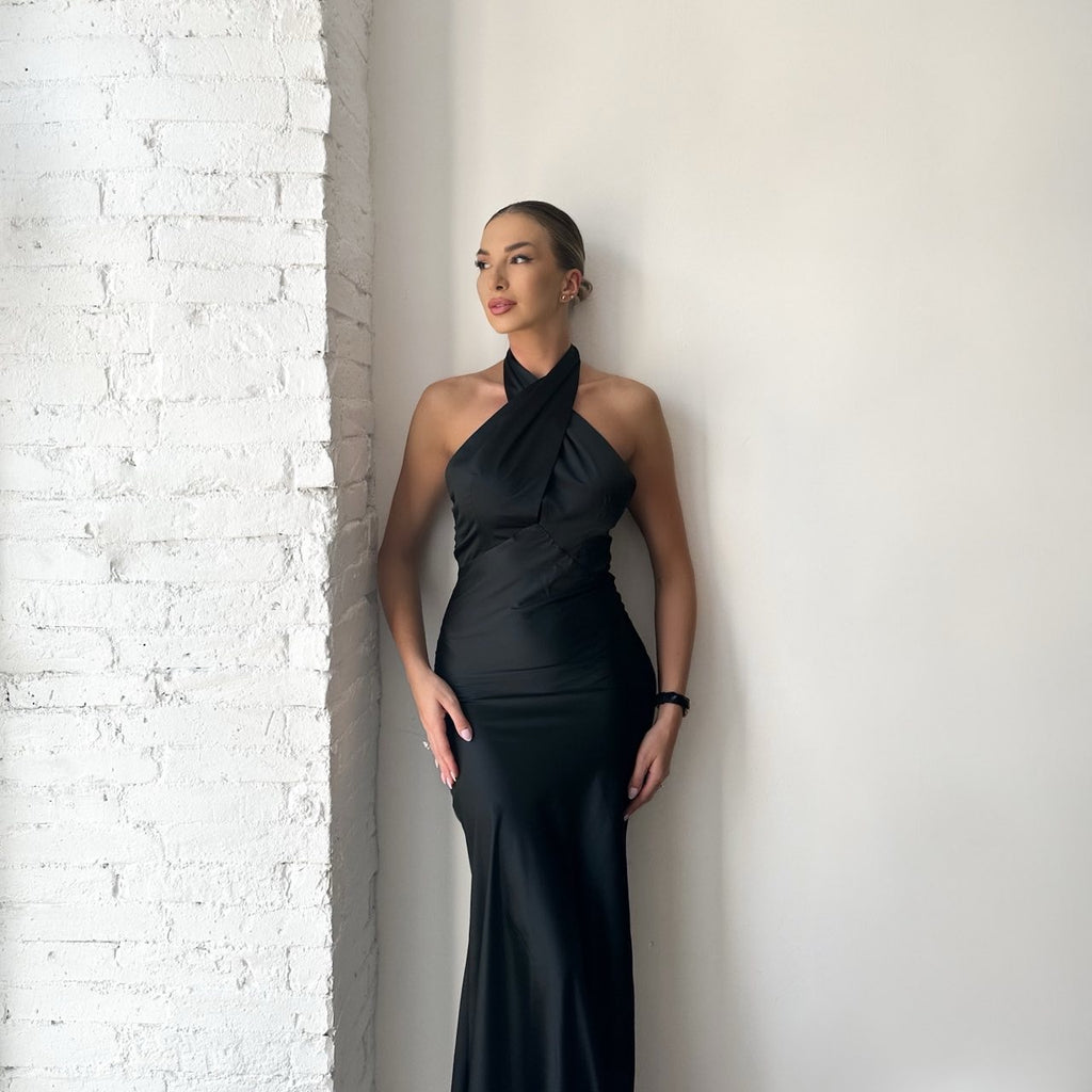 elegant black halter neck dress elegant black halter neck dress