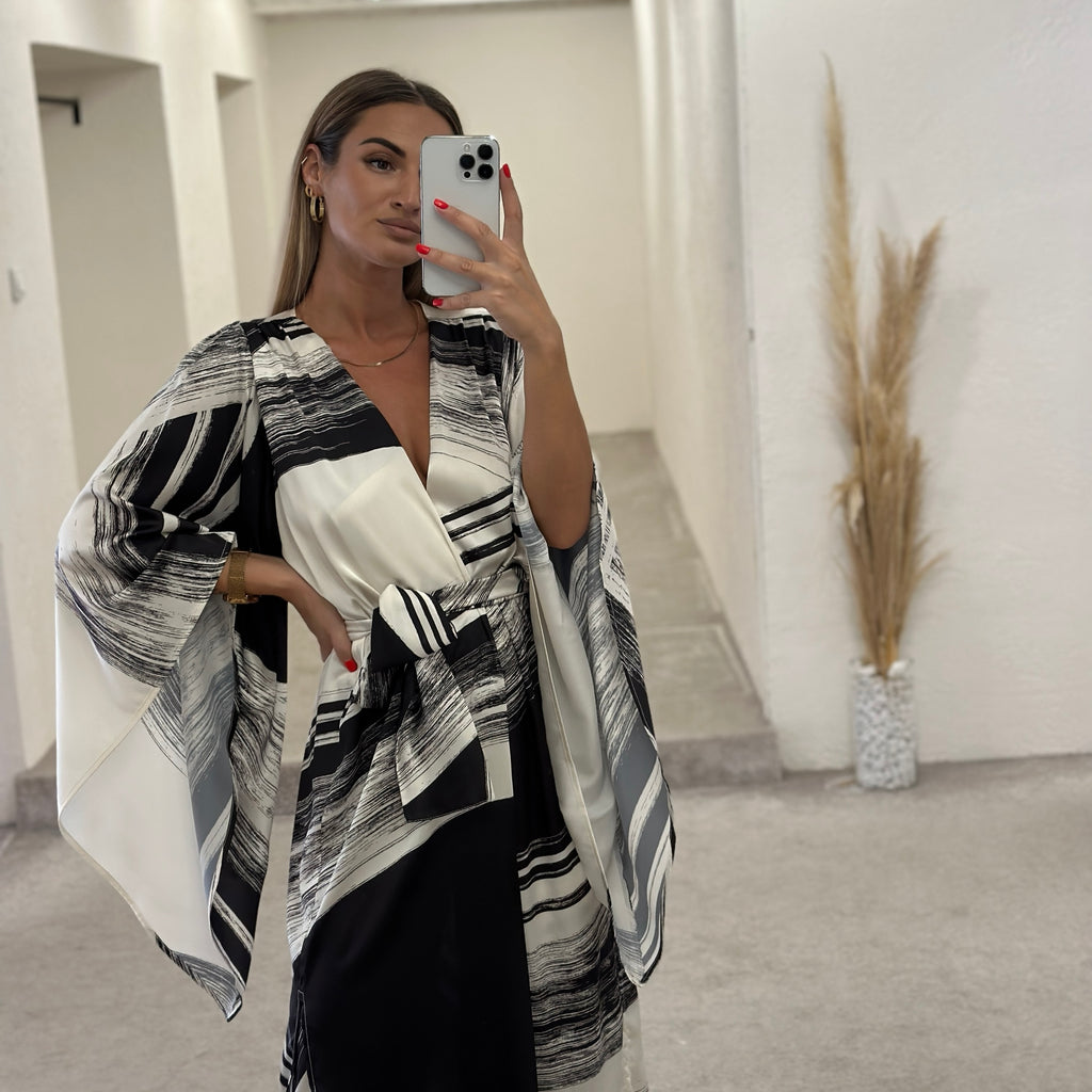 black and white flowy dress mirror selfie black and white flowy dress mirror selfie