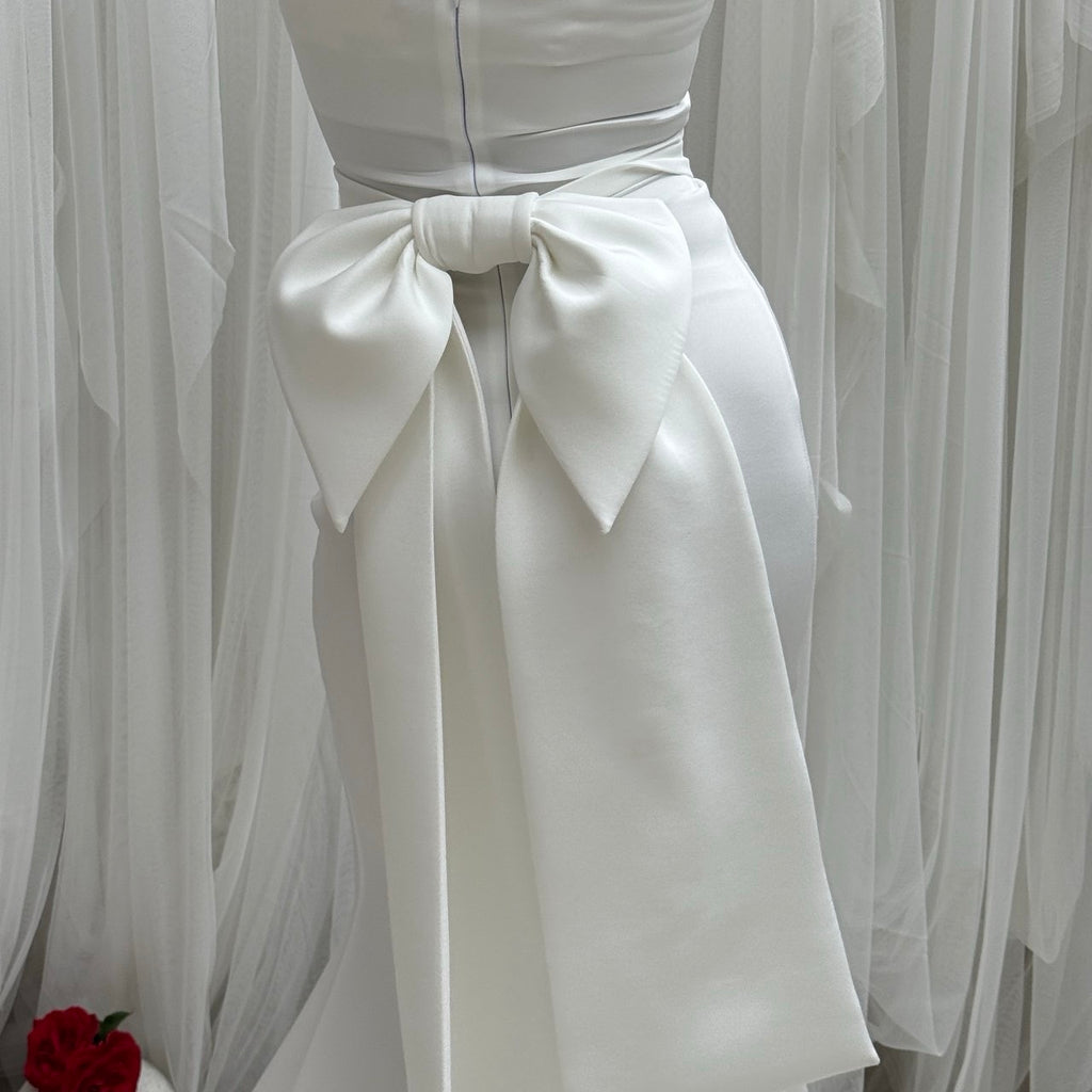 white elegant dress back view with large bow detail white elegant dress back view with large bow detail