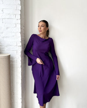 woman in purple long sleeve dress