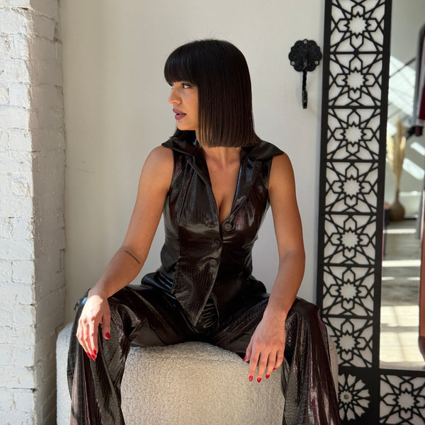 Komplet prsluk i hlače sa kroko teksturom Komplet prsluk i hlače sa kroko teksturom