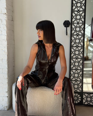 Komplet prsluk i hlače sa kroko teksturom