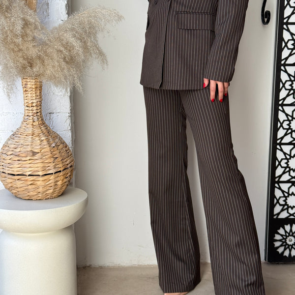 Odijelo sa sakoom ravnog kroja Odijelo sa sakoom ravnog kroja