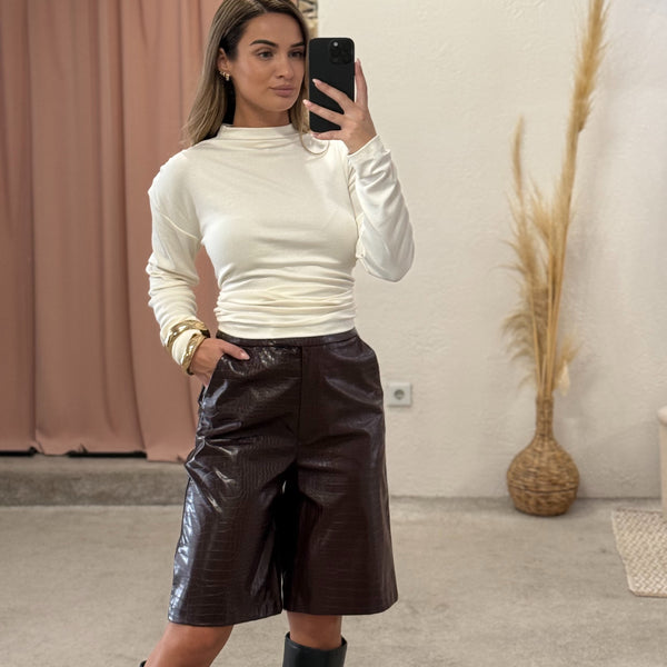 Bermude s kroko teksturom Bermude s kroko teksturom