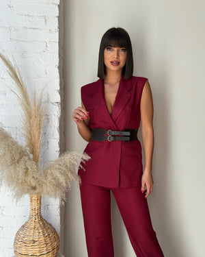 Komplet prsluk i hlače sa širokim pojasom