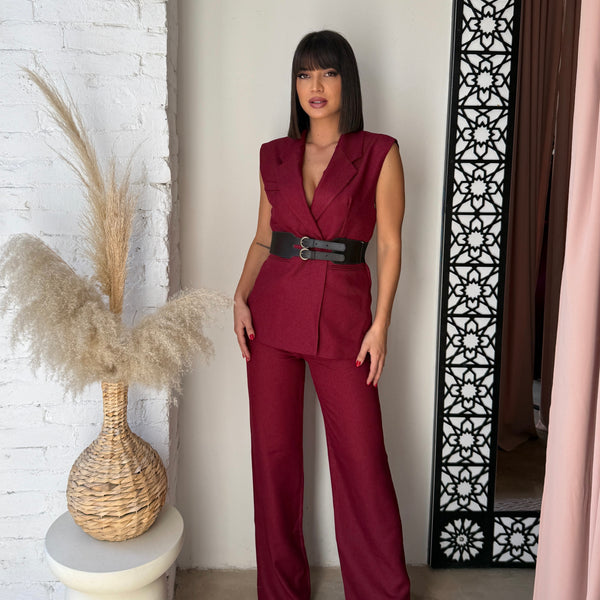 Komplet prsluk i hlače sa širokim pojasom Komplet prsluk i hlače sa širokim pojasom