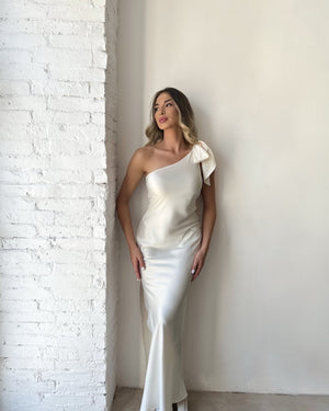 elegant one shoulder satin gown